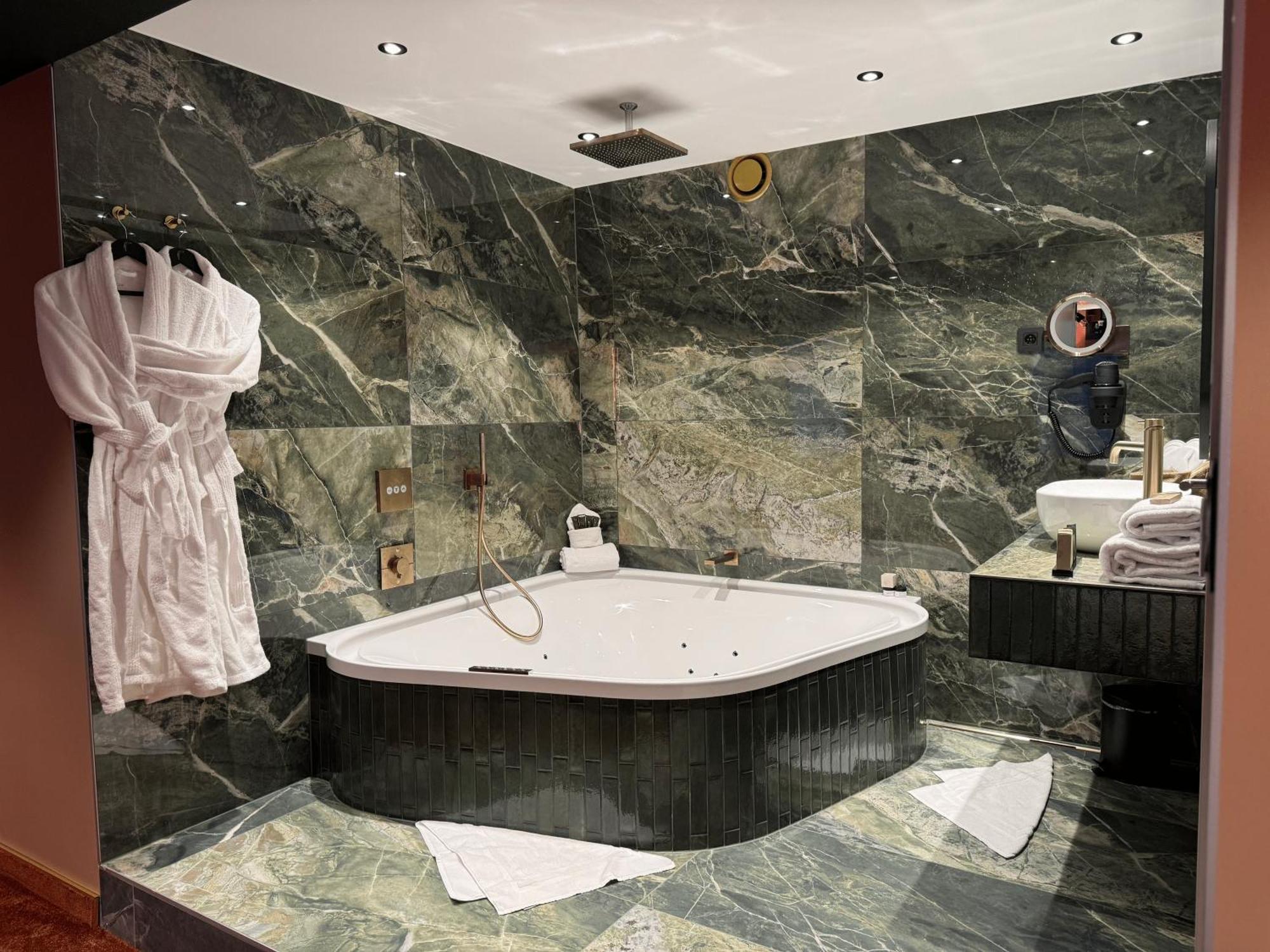 Restaurant Der Valk Nivelles-sud Hotel 4*